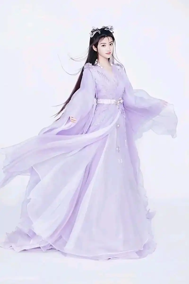 景甜古装仙女裙,与之倾国倾城的容貌完美契合,神仙姐姐也不过如此吧.