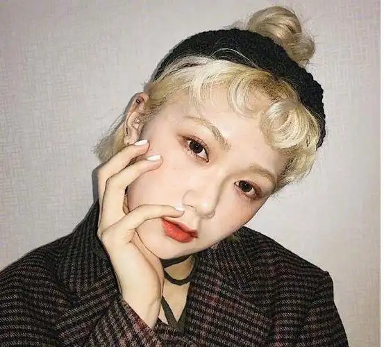 亚麻白金色短发参考,发色比较适合皮肤白的女生