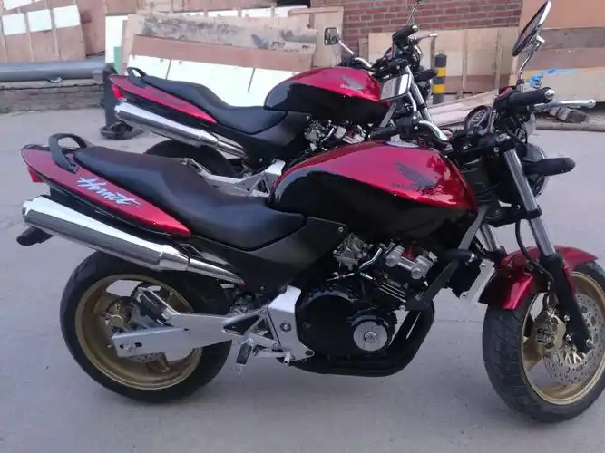 本田小黄蜂250摩托车!原装进口,4缸4化油器,动力强劲!机车味十足!