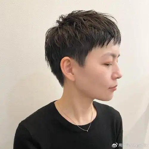 夏天最火爆的发型来了,推边女士短发很清爽,剪完大不一样