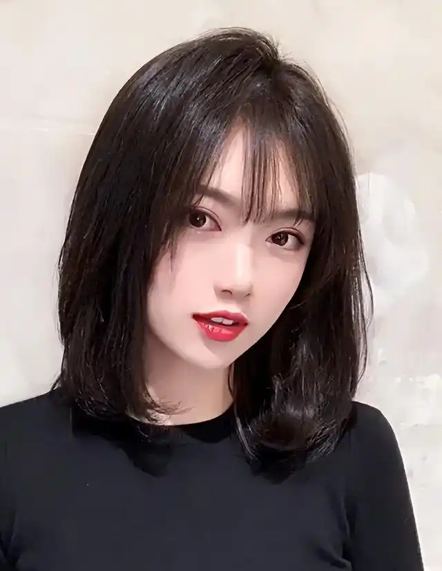 4种减龄时尚发型,女人不烫发也能显气质,日常好打理又高级