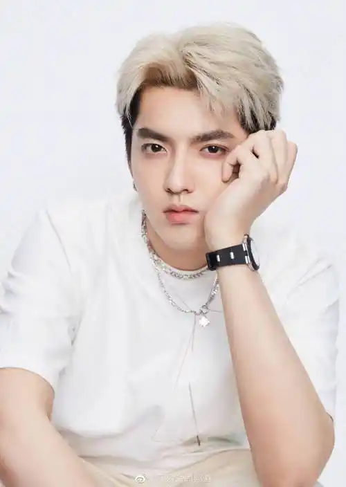 易姐带你看大片##吴亦凡银发赛车手##太空邮局欢迎光临