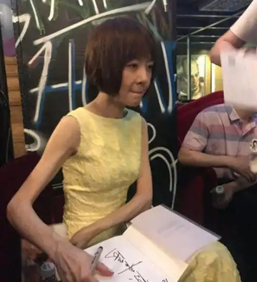 鲁豫近照暴瘦20斤手臂只剩皮包骨被心疼瘦的都不敢正面看她