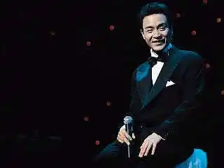 文华酒店24楼 歌迷悼念张国荣[图]