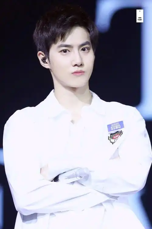 手机壁纸 金俊勉