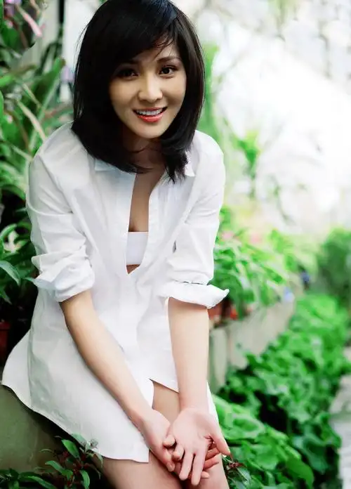 陈蓉写真新浪娱乐讯 当剩女题材剧在电视荧屏中火热播出之际,"剩女"一