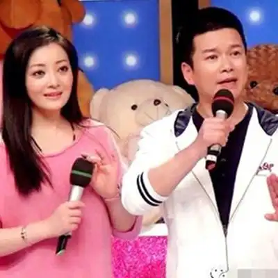 干吗是很多粉丝关注的话题,赵志刚离婚了,抛下了有病的孙智君和女儿