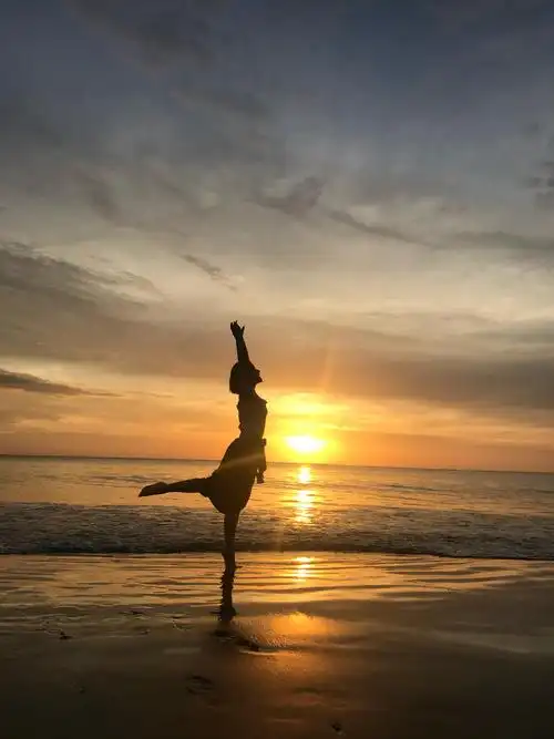 唯美背影图片海边跳舞的背影照片舞蹈背影图片大全海边跑步图片女背影
