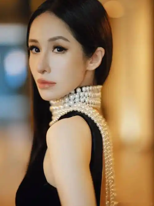 萧亚轩的迷人写真,展示她的绝代风华和无法抗拒的魅力!这谁顶得