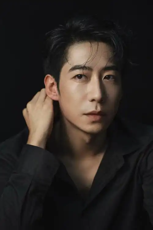 p>周航,1993年11月3日出生于甘肃省天水市,中国内地影视男演员.