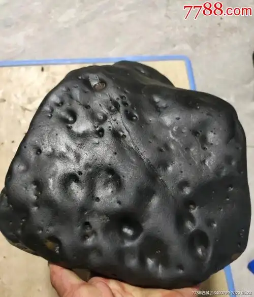图片即可轻松放大,缩小更多"陨石"商品>>>>99铁陨石9品￥23099石