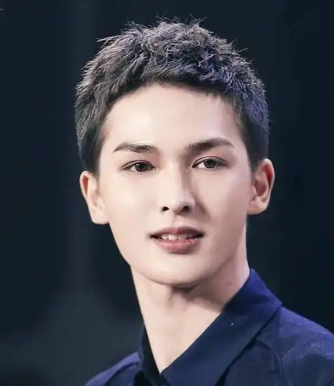 男生干净短发寸头2021,清新自然的寸头造型