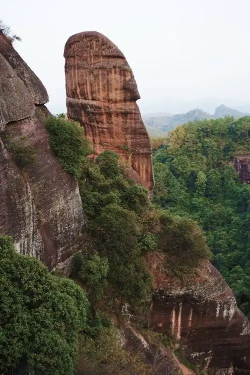 在韶关丹霞山徒步