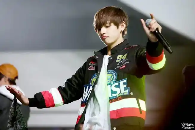 金泰亨kpop永一# 77150101 countdown seoul 触发关键词:眼睛亮晶晶