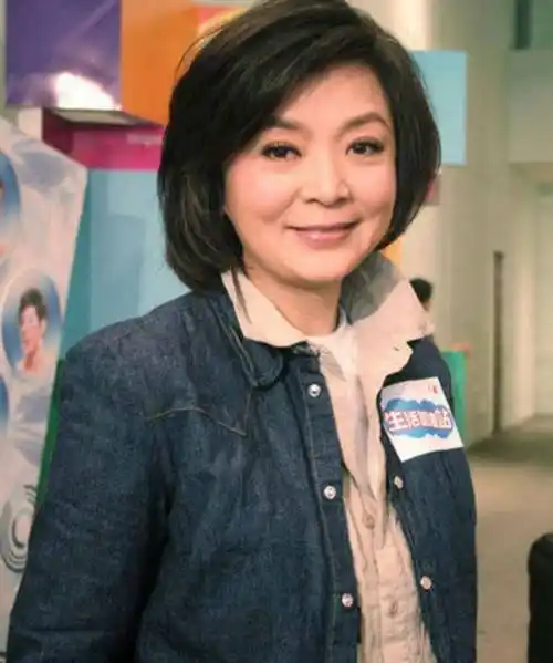 61岁小龙女陈玉莲露面,素颜出镜疑身材发福,带发修行21年仍单身