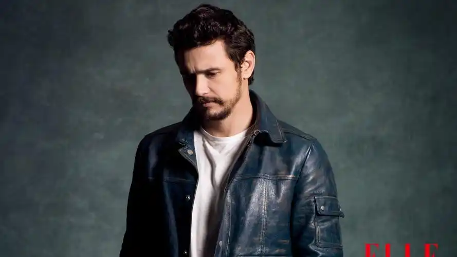 型男微笑帅气欧美美男高清壁纸