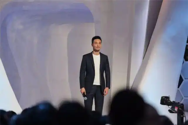 《非诚勿扰》返场男嘉宾成长归来 惊喜相遇能否迎来"奔现"