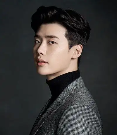 男生侧分背头要电吗 让你爱不释手的韩式男生时髦侧分背头发型