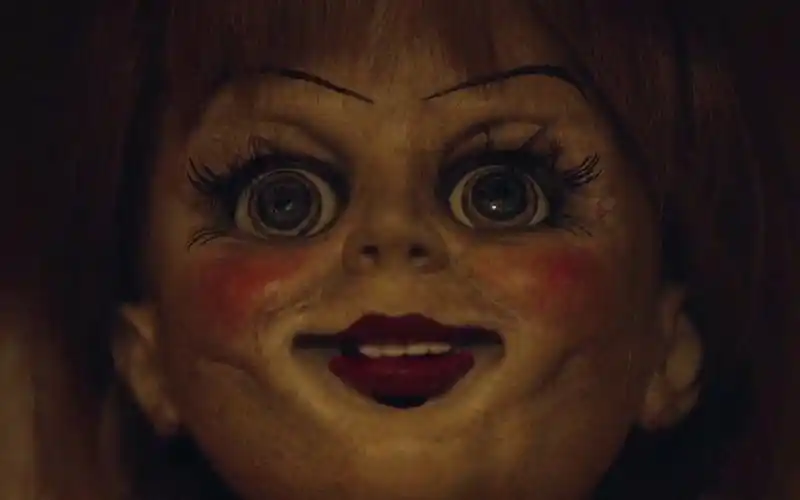 这个恐怖的洋娃娃,谁拥有它谁倒霉!《安娜贝尔》