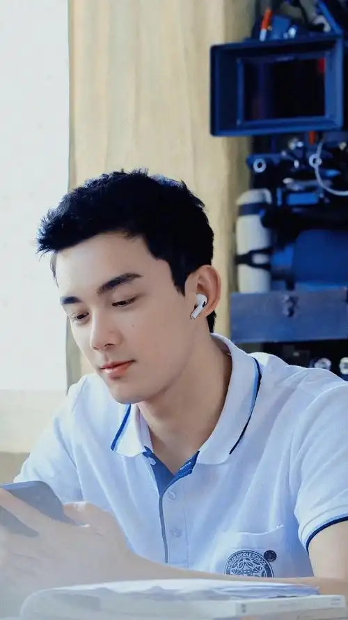 吴磊超话#吴磊在暴雪时分#/#吴磊叶洪王#dj xyz等你下课