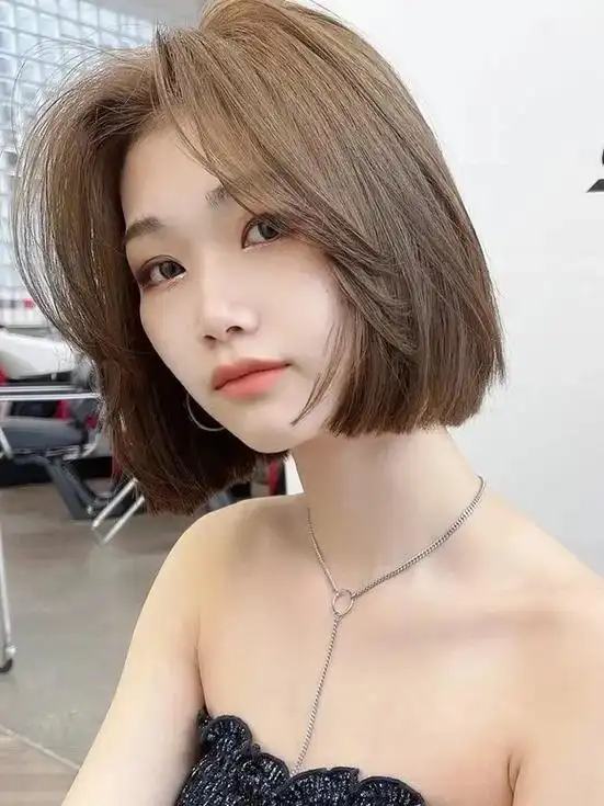 发型 #短发 齐脖短发,适合小圆脸,鹅蛋脸,菱形脸的小姐姐 - 抖音