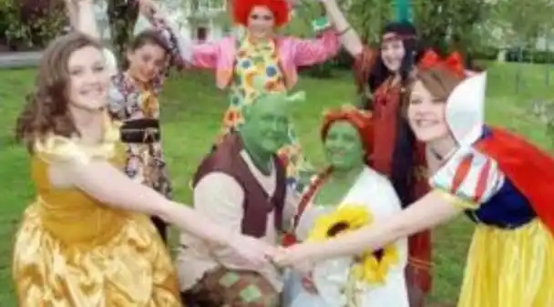 世界上唯一的"绿种人",人口仅剩3000,不用吃饭靠太阳就能生存