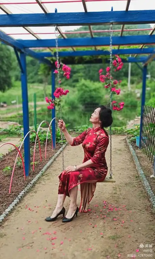 穿旗袍的女人在任何地方都是一道风景