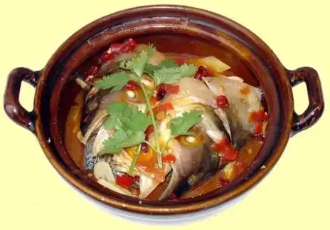 砂锅鱼头的做法