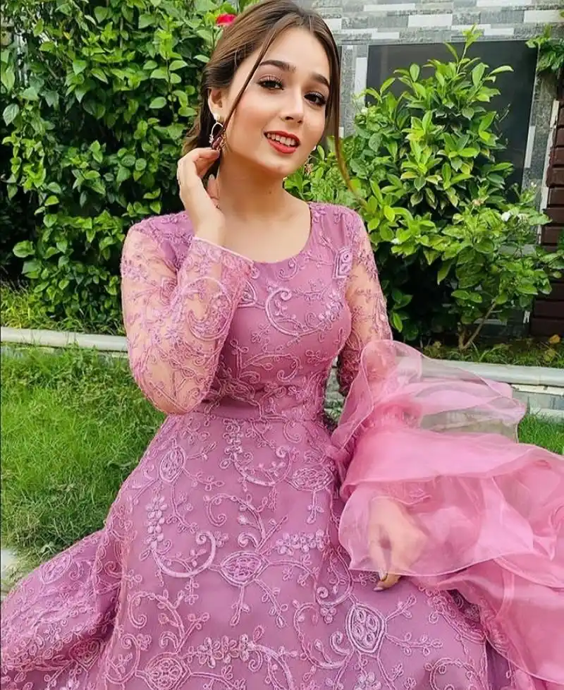 我承认被她们的美所迷住了!巴基斯坦九大美女之九五后