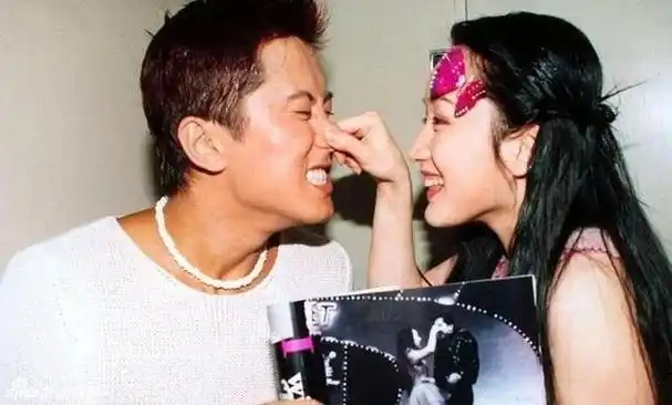 杨钰莹与初恋赖文峰分手后他出狱后低调结婚她至今还未婚未育