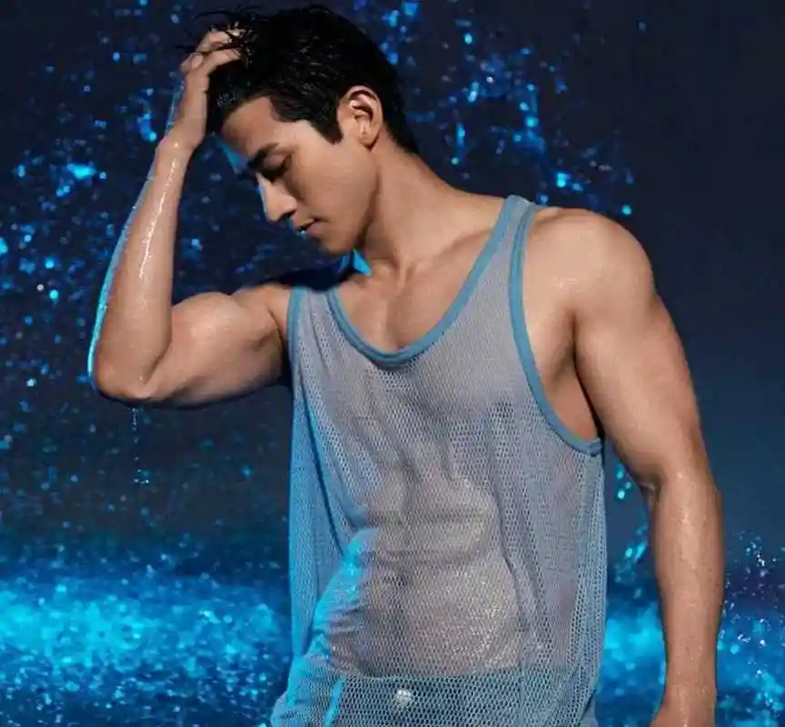 李治廷最新大片荷尔蒙爆棚,肌肉在不适用就过期了,这身材看着就是健身