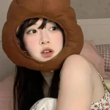 精选精致戴帽子真人女生头像图片