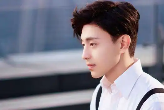 邓伦火锅店人气爆棚,价格接地气,网友:吃饭能偶遇,真的太幸运