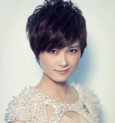 2017小个子方脸搞什么发型好看 方脸适合的短发发型图片