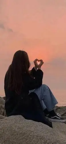 哈喽宝贝们 小编我今天分享一组ins风真人高清壁纸 锁屏壁纸都适用哦