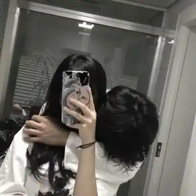 情头拿手机挡脸一对两张 吃饭不刷碗 - 情侣头像 - 潮人个性网