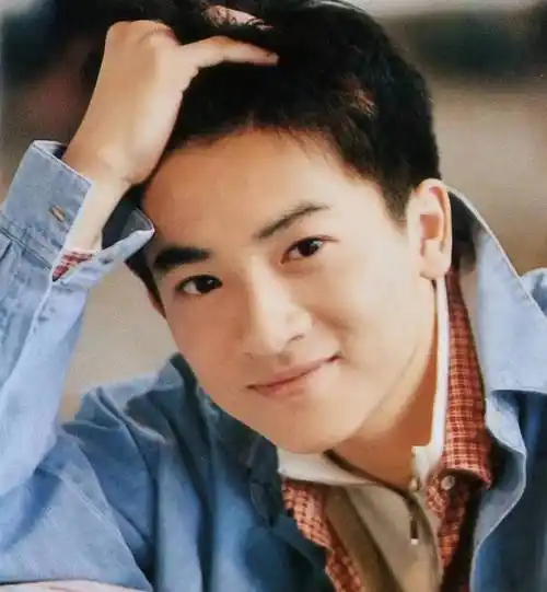 52岁苏有朋面部质感像"橡胶",网友调侃"年轻20岁"