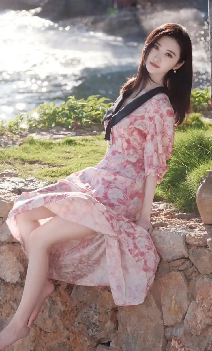 女神景甜 阳光下秀白皙的美足