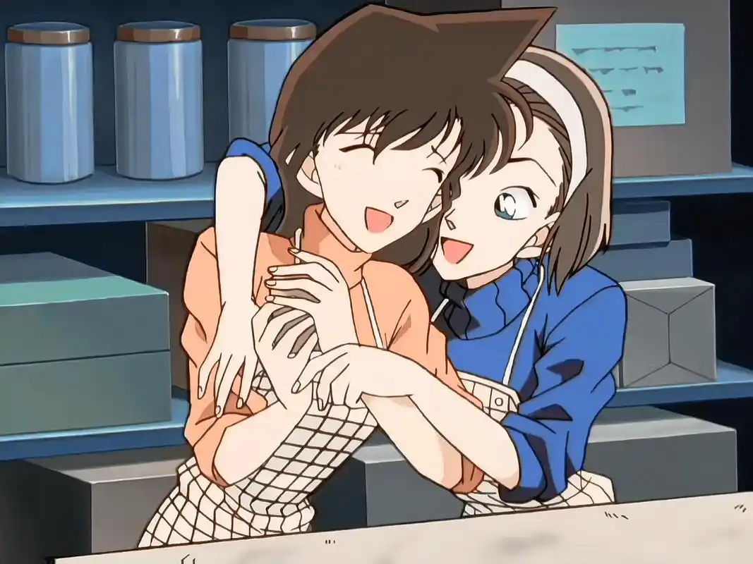 名侦探柯南# 毛利兰与铃木园子这种无话不谈的"神仙闺蜜情"是多少人