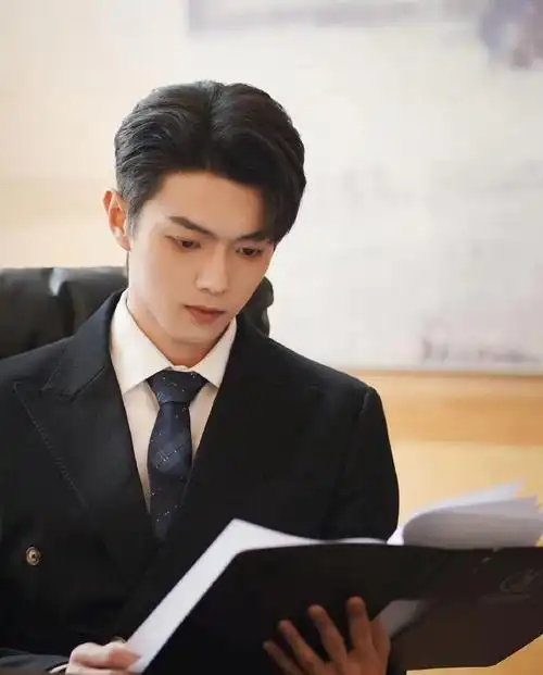 许凯你比星光美丽#xk#许凯韩廷#    韩总依旧很帅@许凯soso