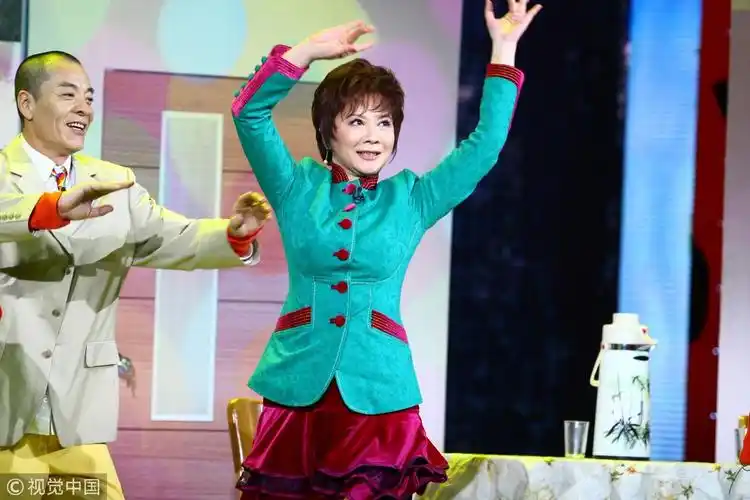 57岁蔡明登《吐槽大会》遭李诞吐槽 蔡明8字回怼 情商超高