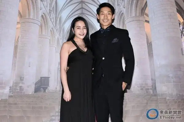 直击/李蒨蓉僵笑快闪入场 佩甄催林若亚:快生个来玩