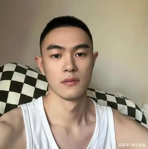 很多男生在剪头发的时候,就像赌博一样,每次输的都是自己.