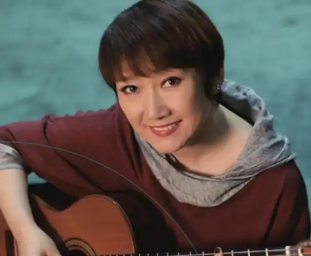 成方圆41岁和王刚离婚62岁无婚姻无子女她到底在追求什么