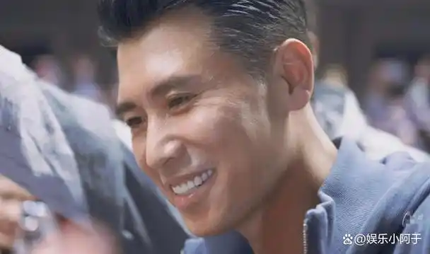 仍对粉丝进行谩骂:李乃文的妻子改变了微博的用户名和头像,假装成粉丝