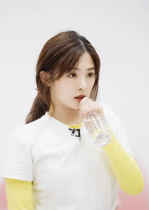 五官灵动,眼神清澈,论"少女感"只服这8位女星,完败老阿姨