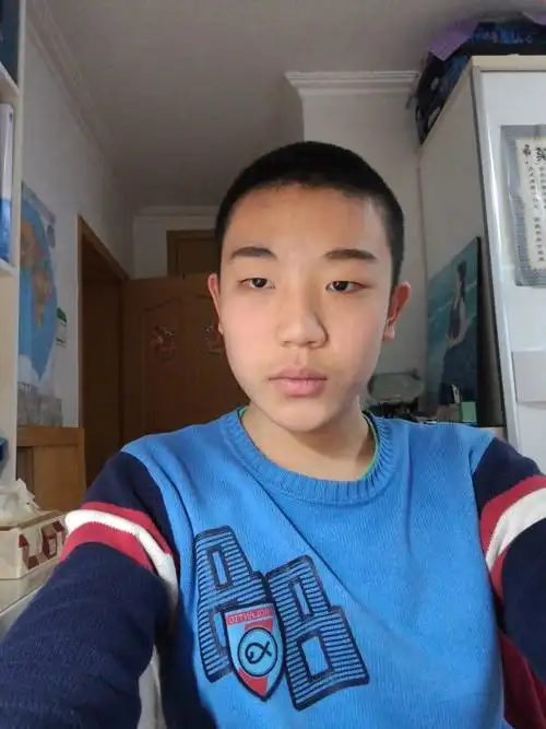 我是男生,上初一 我的眉毛被我拔的缺了,明天还要上学 我该怎么