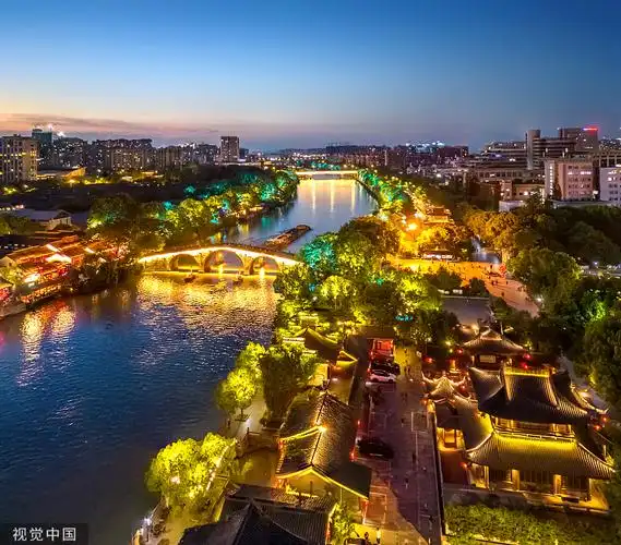 杭州京杭大运河拱宸桥景区.