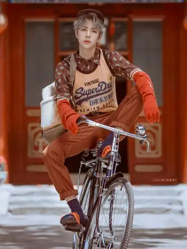 时尚大片王一博芭莎男士7月刊封面