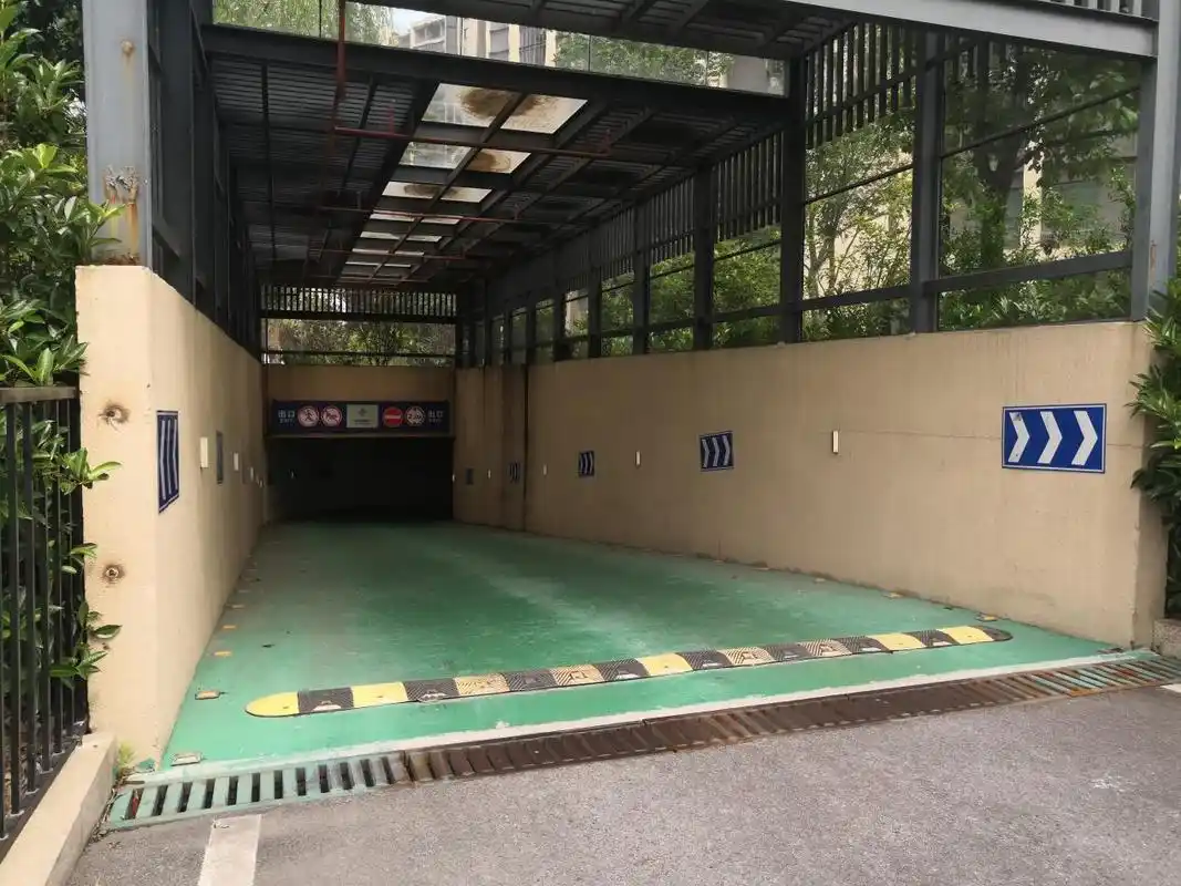 车库入口图